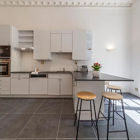 Apartment Le Roi Rene - Xixe Siecle - Chateau